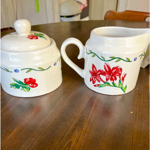 Sugar bowl and creamer - Picture 1 of 2